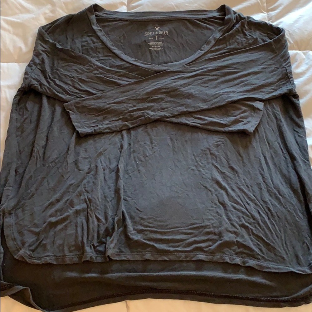 American Eagle long sleeve vneck